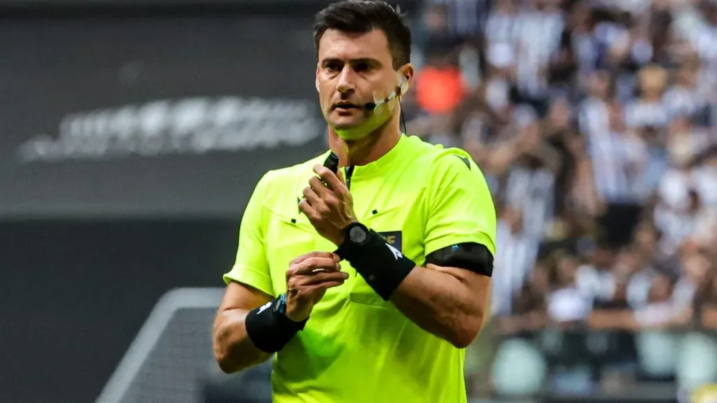 Jonathan Benkenstein durante partida. Foto: Gilson Lobo/AGIF