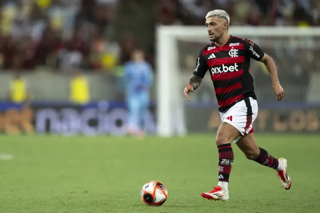 Arrascaeta brilhou pelo Flamengo durante partida contra o Marica no estadio Maracana pelo campeonato Carioca 2025. Foto: Jorge Rodrigues/AGIF