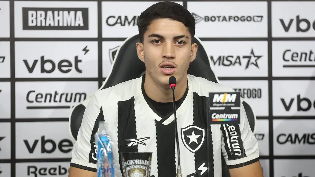 Jair, novo zagueiro do Botafogo