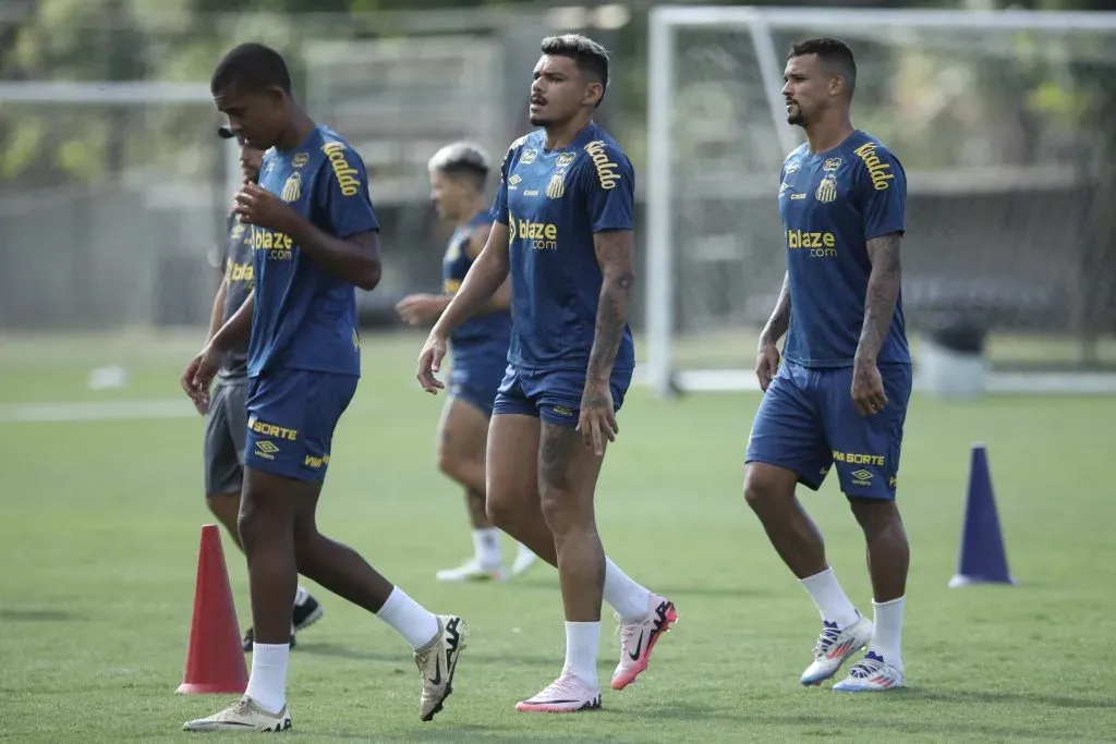 Treino do Peixe no CT Rei Pelé. Foto: Reinaldo Campos/AGIF