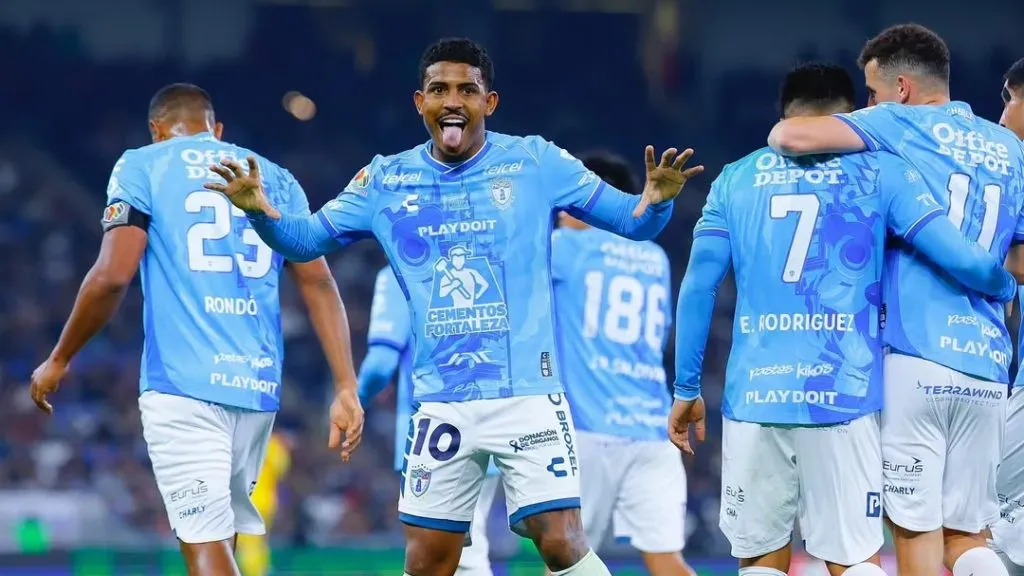 John Kennedy comemorando gol pelo Pachuca. Foto: Reprodução Instagram