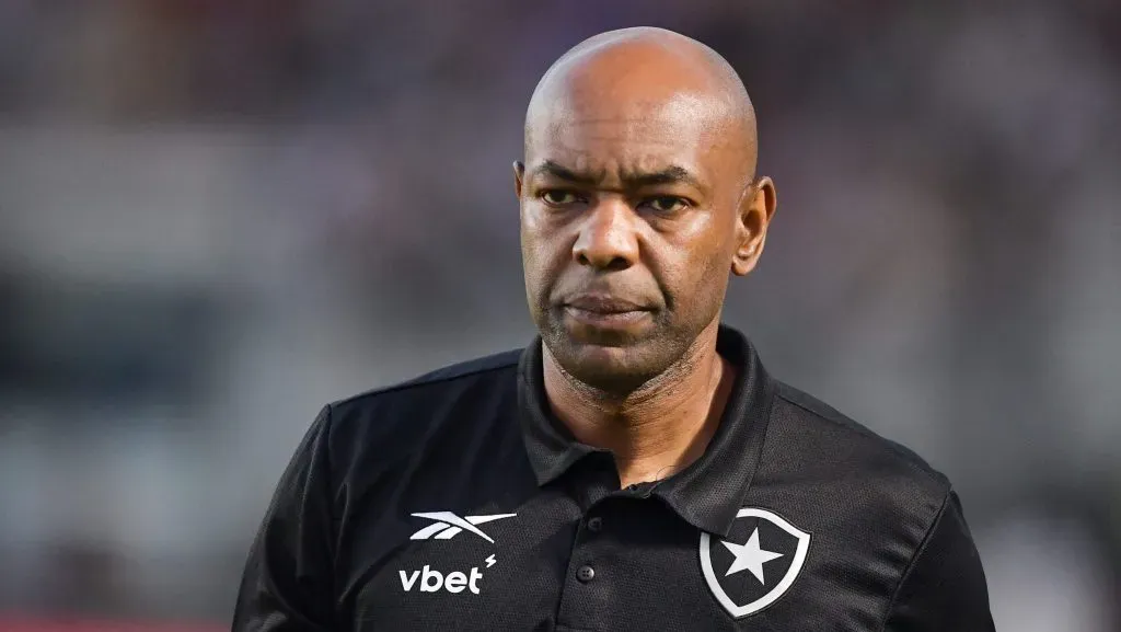 Claudio Caçapa, técnico do Botafogo