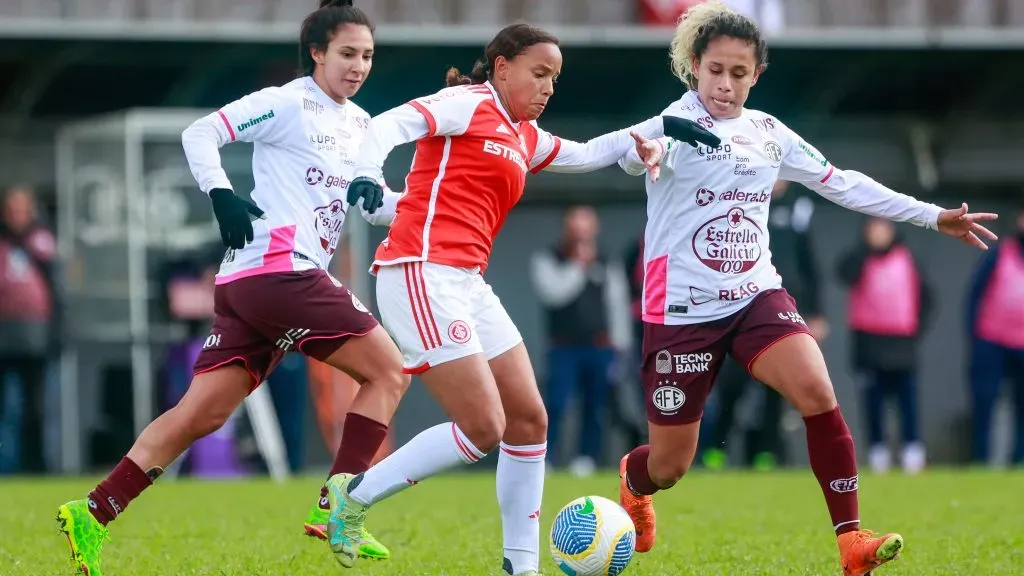Letícia Monteiro jogador do Internacional durante partida contra o Ferroviária no estádio Francisco Stédile pelo campeonato Brasileiro A Feminino 2024. Foto: Luiz Erbes/AGIF