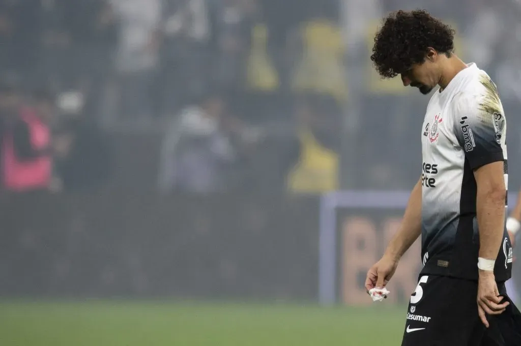 SP – SAO PAULO – 20/10/2024 – COPA DO BRASIL 2024, CORINTHIANS X FLAMENGO – Andre Ramalho jogador do Corinthians lamenta durante partida contra o Flamengo no estadio Arena Corinthians pelo campeonato Copa Do Brasil 2024. Foto: Anderson Romao/AGIF