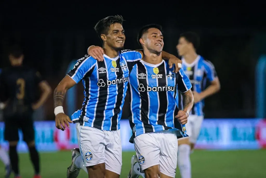 Arezo comemorando um de seus gols no estadual. Foto: Maxi Franzoi/AGIF