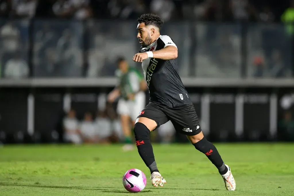 Queda no rendimento de Payet no Vasco chega no limite e torcida solta o verbo nas redes sociais exigindo mudanças imediatas. Foto: Thiago Ribeiro/AGIF