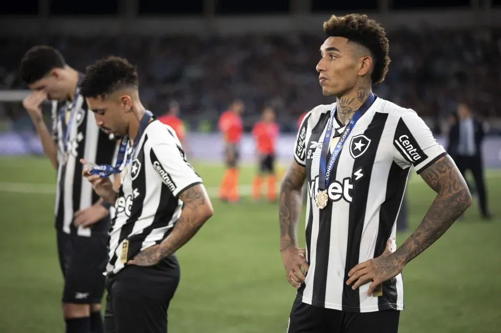 Jogadores do Botafogo lamentaram a derrota contra o Racing pela Recopa Sul-americana 2025 e agora, Paiva terá um grande desafio, conquistar a confiança da nova equipe. Foto: Jorge Rodrigues/AGIF