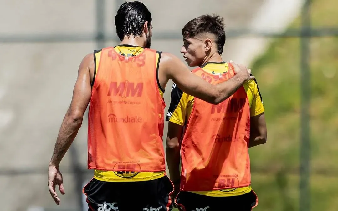 Iván Ramón, já está escrito no BID e poderá participar das recentes competições do Galo. O jogador é nova aposta para 2025 e foi bem recebido pela equipe nos treinos. Foto: Foto: Pedro Souza / Atlético-MG