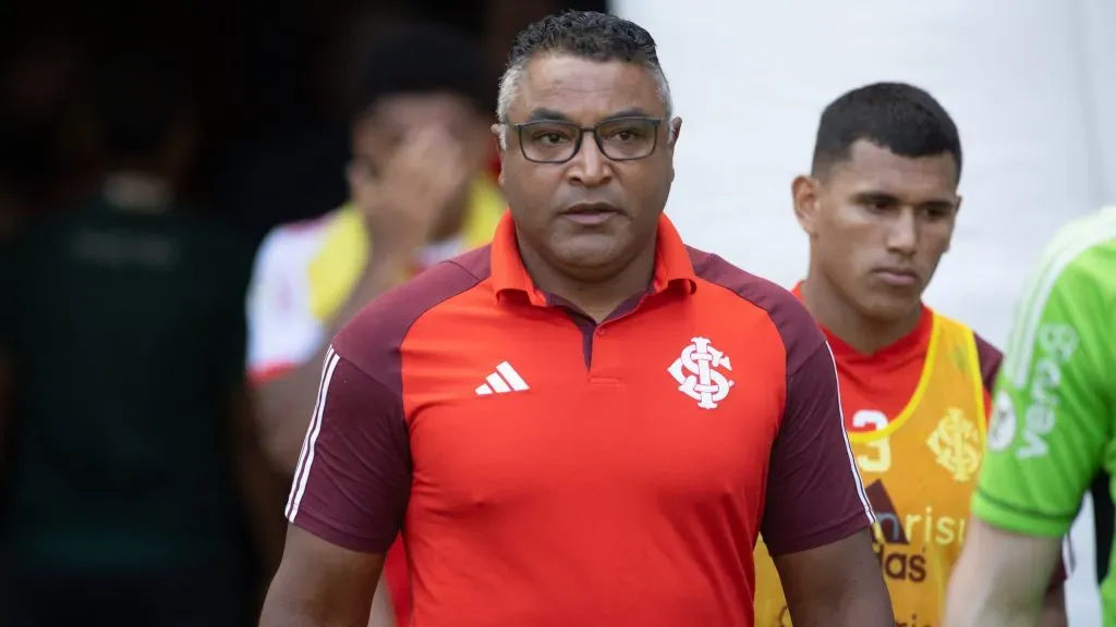 Roger Machado no comando do Internacional – Foto: Baggio Rodrigues/AGIF