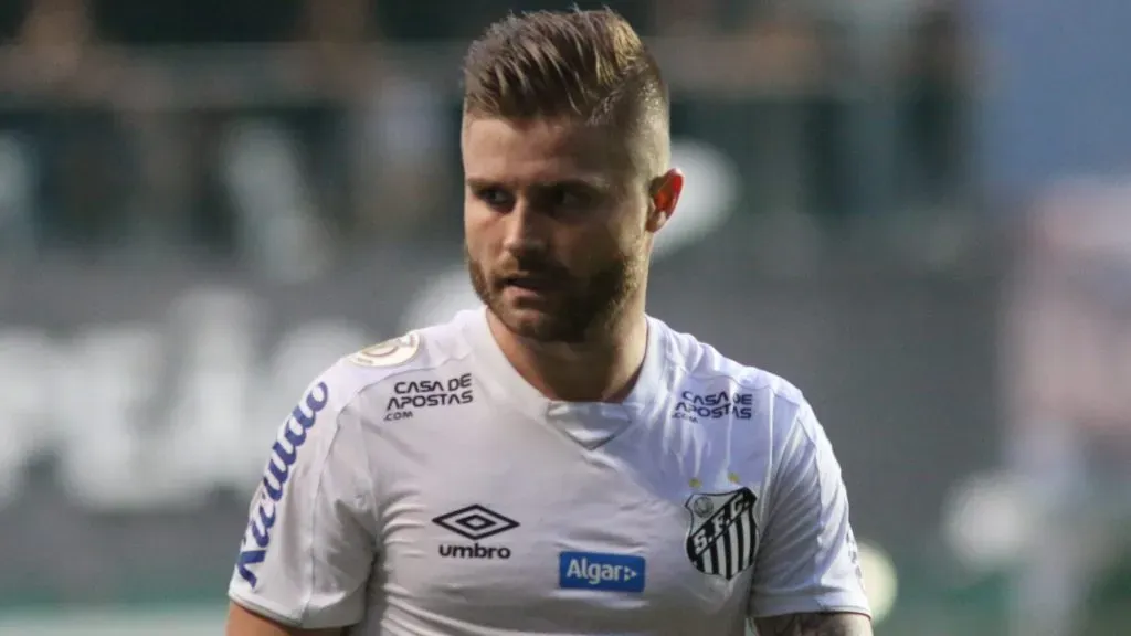 Eduardo Sasha jogador do Santos durante partida contra o Atletico-MG no estadio Independencia pelo campeonato Brasileiro A 2019. Foto: Fernando Moreno/AGIF