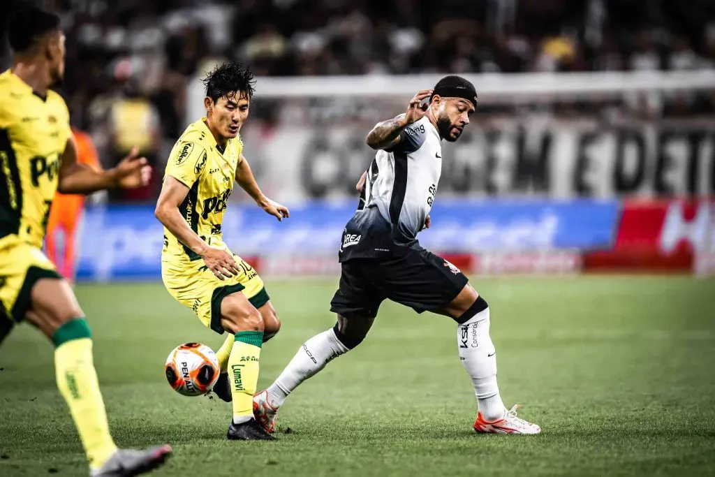 CORINTHIANS X MIRASSOL – Memphis Depay jogador do Corinthians – Foto: Leonardo Lima/AGIF