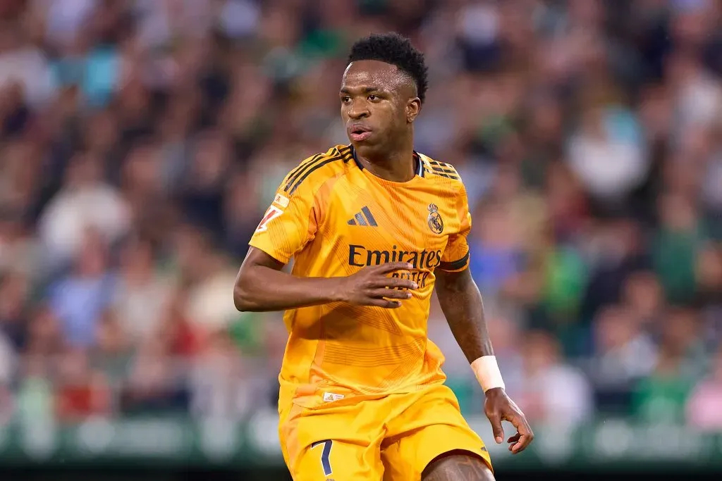 Vinícius em campo pelo Real Madrid – Foto: Fran Santiago/Getty Images