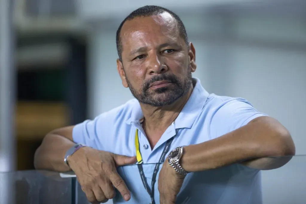 Neymar pai na Vila Belmiro – Foto: Reinaldo Campos/AGIF