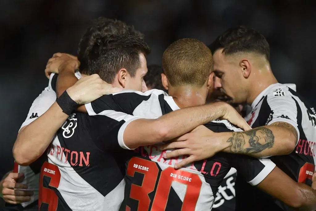 Vegetti jogador do Vasco comemora seu gol – Foto: Thiago Ribeiro/AGIF