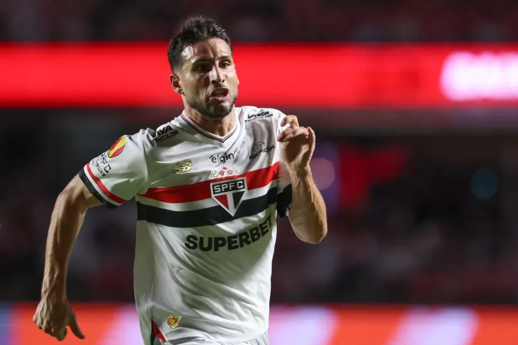 SP – SAO PAULO – 19/02/2025 – PAULISTA 2025, SAO PAULO X PONTE PRETA – Calleri jogador do Sao Paulo durante partida contra o Ponte Preta no estadio Morumbi pelo campeonato Paulista 2025. Foto: Marcello Zambrana/AGIF