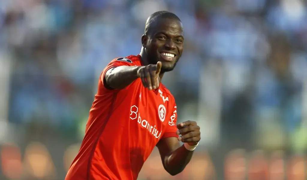 LA PAZ, BOLIVIA – AUGUST 22: Enner Valencia of Internacional celebrates after scoring the team’s first goal during a Copa CONMEBOL Libertadores 2023 quarterfinal first leg match between Bolivar and Internacional at Hernando Siles Stadium on August 22, 2023 in La Paz, Bolivia. (Photo by Gaston Brito Miserocchi/Getty Images)