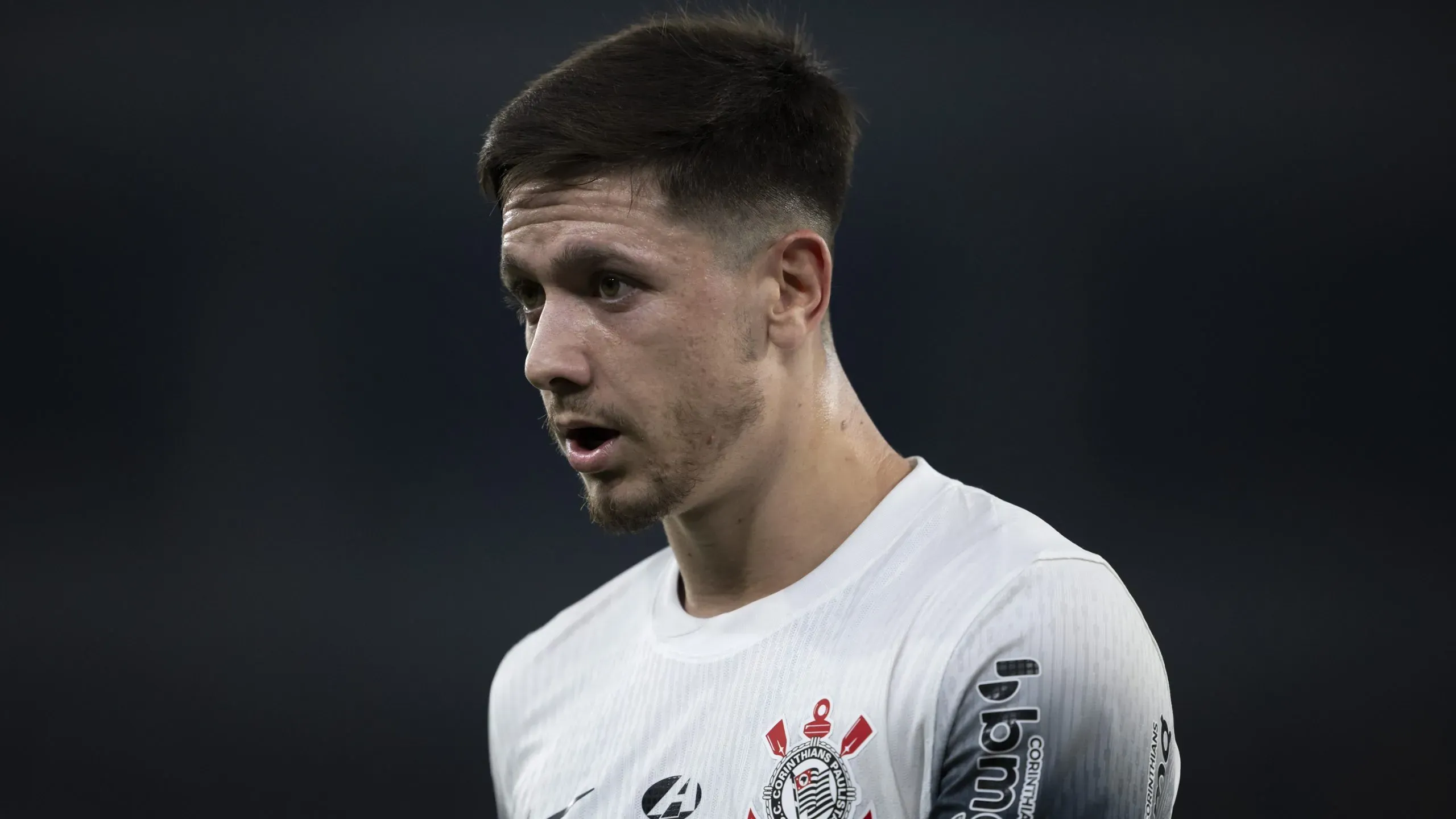 Meio-campista segue como dúvida