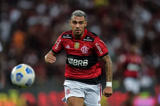 Matheuzinho atuando pelo Flamengo – Foto: Thiago Ribeiro/AGIF