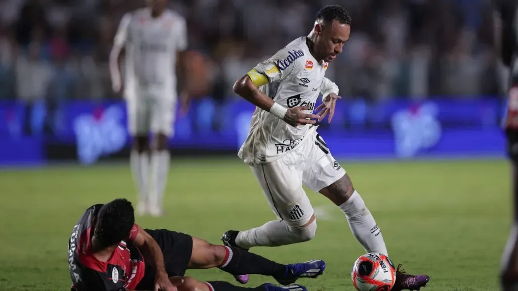 Neymar voltou a jogar bem e com frequência - Foto: Ettore Chiereguini/AGIF.