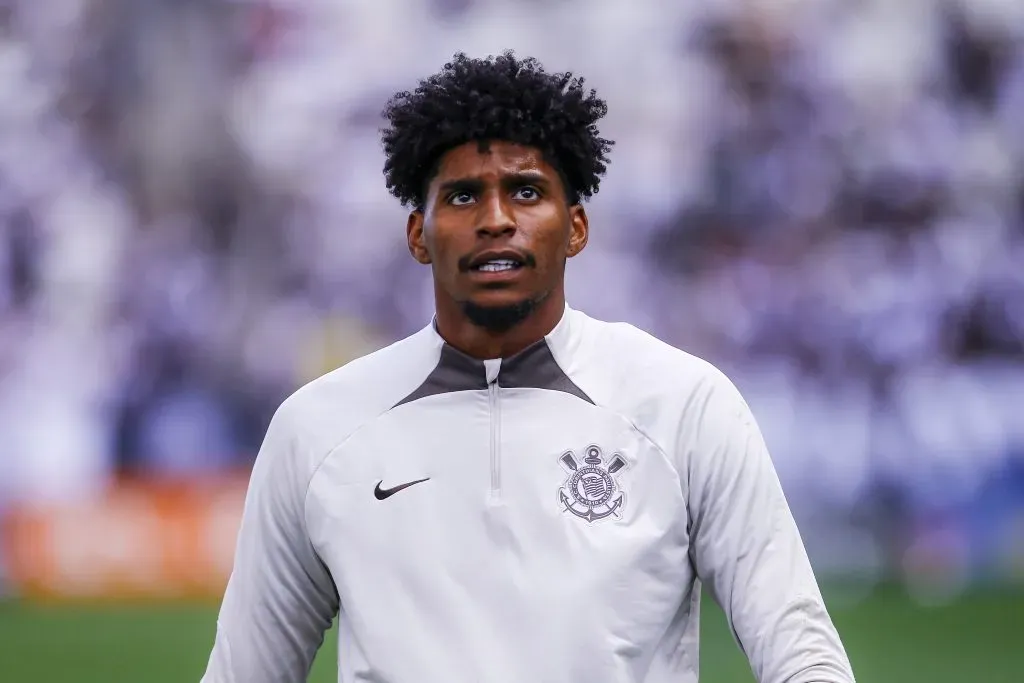 SP – SAO PAULO – 24/11/2024 – BRASILEIRO A 2024, CORINTHIANS X VASCO – Hugo Souza jogador do Corinthians durante aquecimento antes da partida contra o Vasco no estadio Arena Corinthians pelo campeonato Brasileiro A 2024. Foto: Marco Miatelo/AGIF