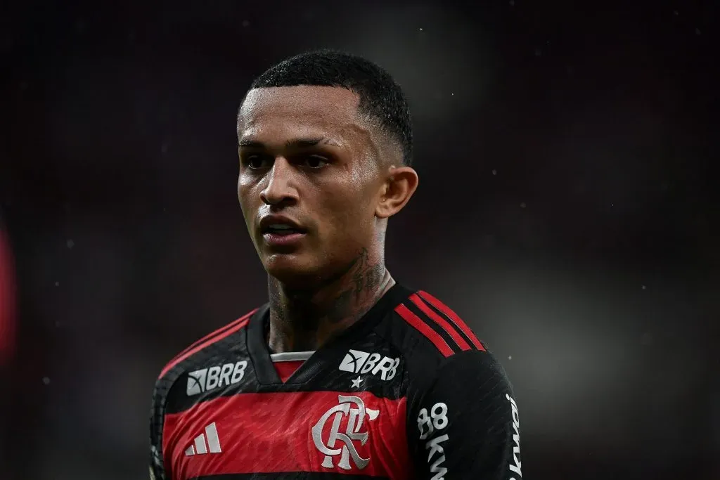 Wesley jogador do Flamengo durante partida contra o Bragantino no estadio Maracana pelo campeonato Brasileiro A 2024. Foto: Thiago Ribeiro/AGIF