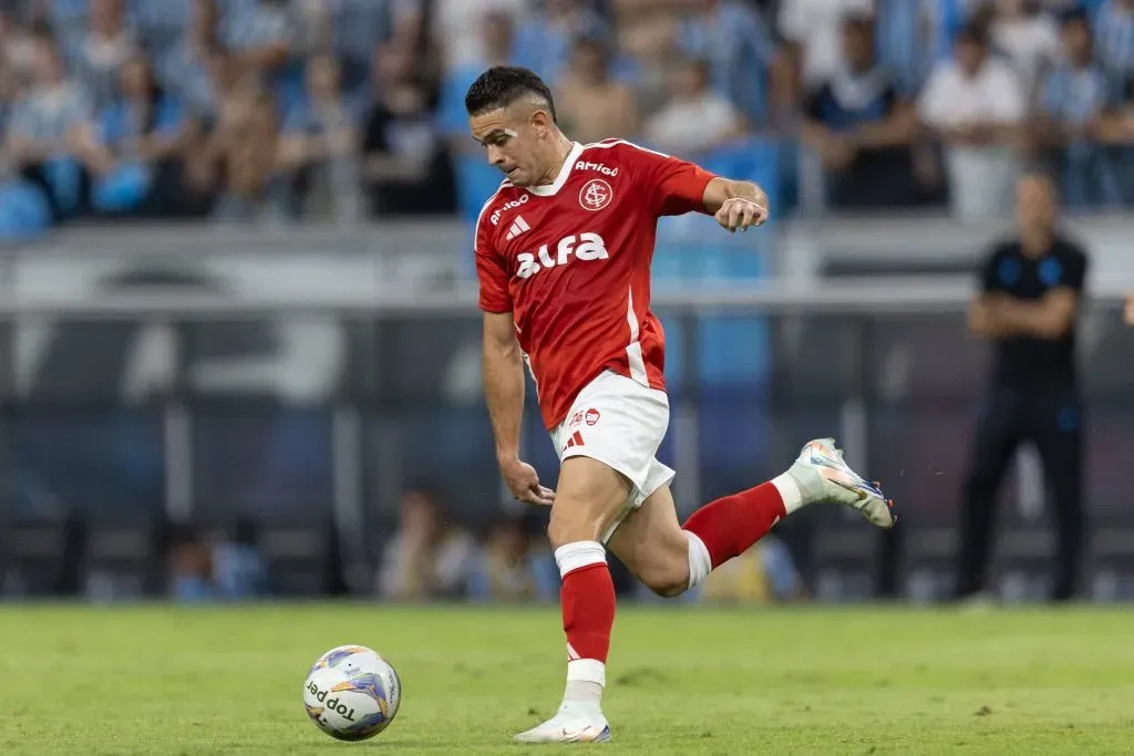 Borré em ação no primeiro jogo da final do Campeonato Gaúcho. Foto: Liamara Polli/AGIF