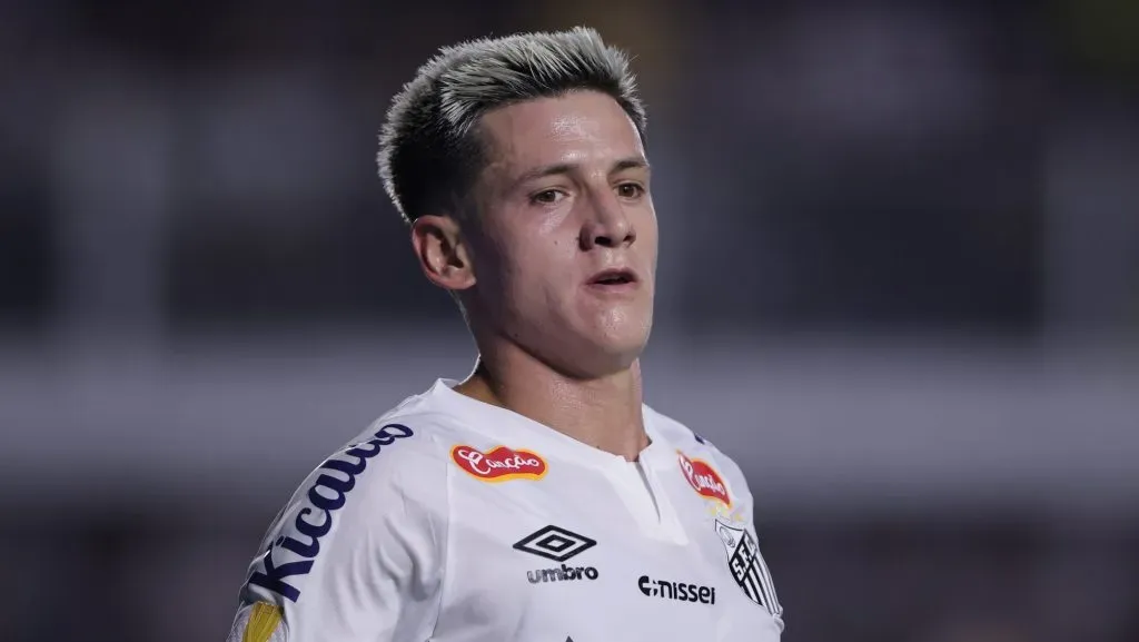 Foto: Ettore Chiereguini/AGIF – Leonardo Godoy entrou no segundo tempo contra o Corinthians e foi novamente muito criticado