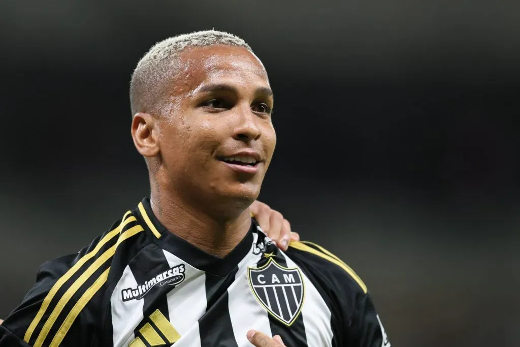 Deyverson comemora gol contra o Fortaleza. Foto: Gilson Lobo/AGIF