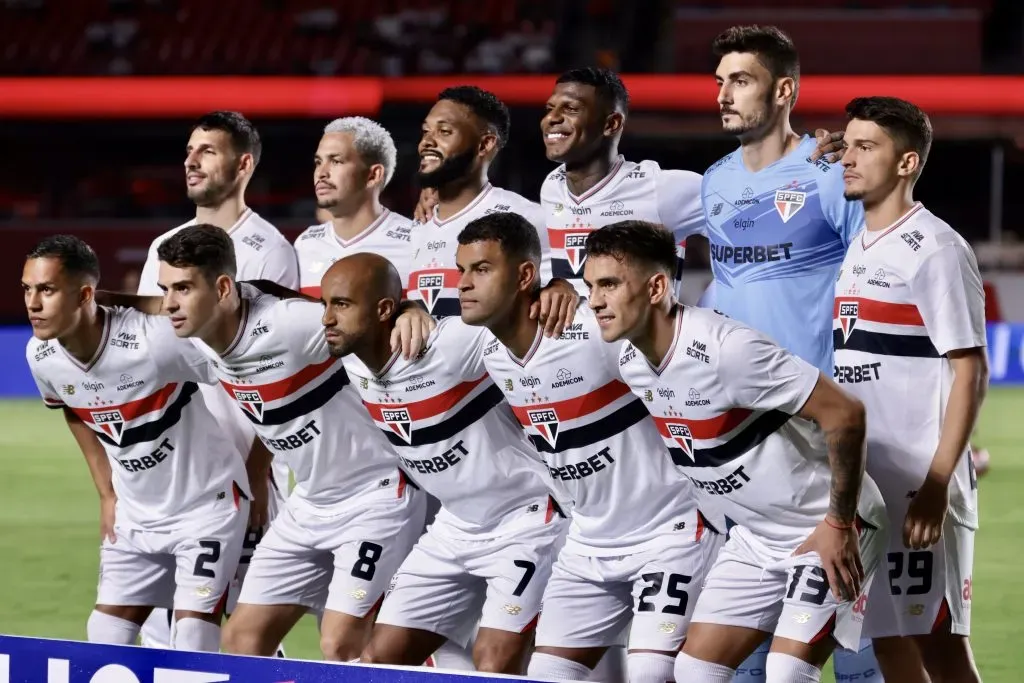 Jogadores do São Paulo posam para foto antes na partida contra Mirassol no estádio Morumbi pelo campeonato Paulista 2025. Foto: Marcello Zambrana/AGIF