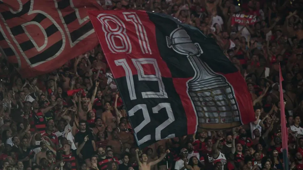 Torcida do Flamengo no Maracanã durante partida contra o Botafogo – Foto: Thiago Ribeiro/AGIF