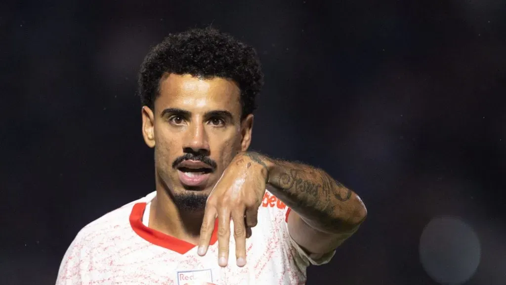 Palmeiras espera resultado de exames de Lucas Evangelista para anunciar o volante Foto: Diogo Reis/AGIF