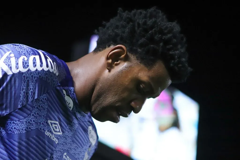 SP – SANTOS – 02/03/2025 – PAULISTA 2025, SANTOS X BRAGANTINO – Gil jogador do Santos durante aquecimento antes da partida contra o Bragantino no estadio Vila Belmiro pelo campeonato Paulista 2025. Foto: Reinaldo Campos/AGIF