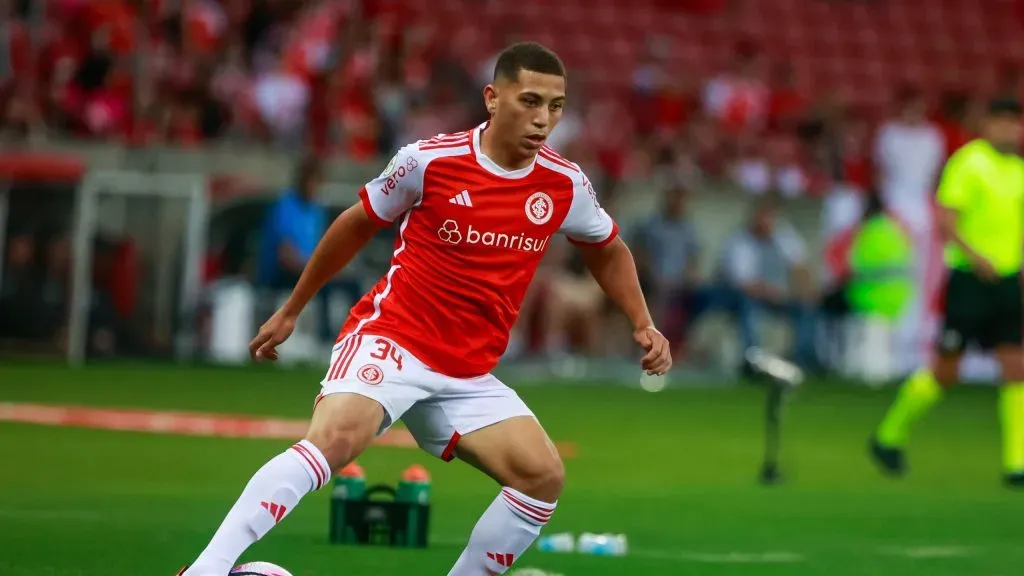 Gabriel Carvalho em jogo do Internacional