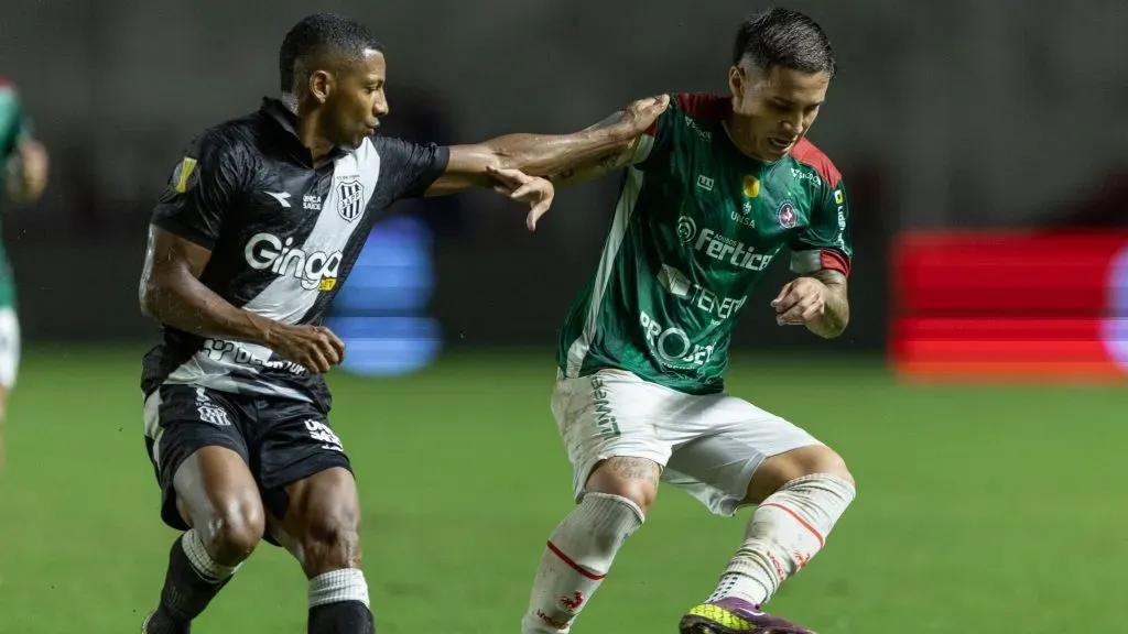 Jean Dias não evitou a eliminação da Ponte Preta - Foto: Liamara Polli/AGIF.