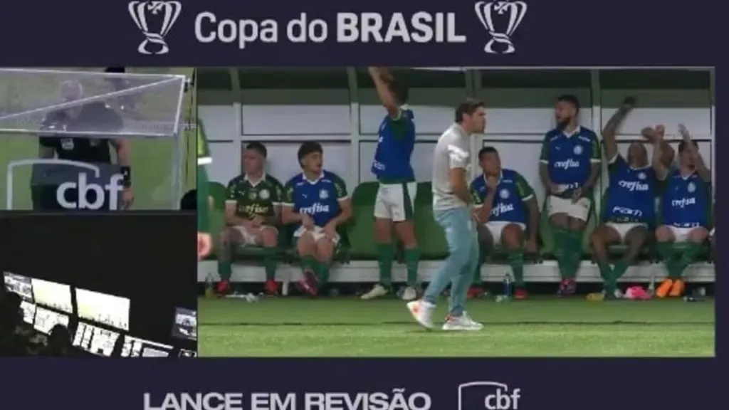 Abel x VAR gesto obsceno - Foto: Reprodução/SporTV