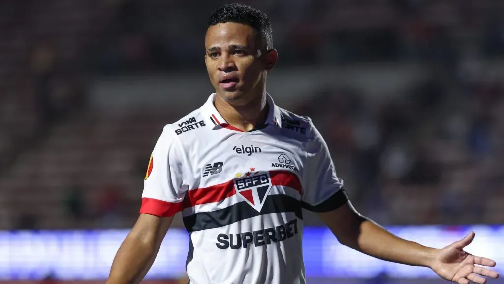 Erick jogador do São Paulo durante partida contra o Portuguesa no estádio Pacaembu pelo campeonato Paulista 2025. Foto: Marcello Zambrana/AGIF