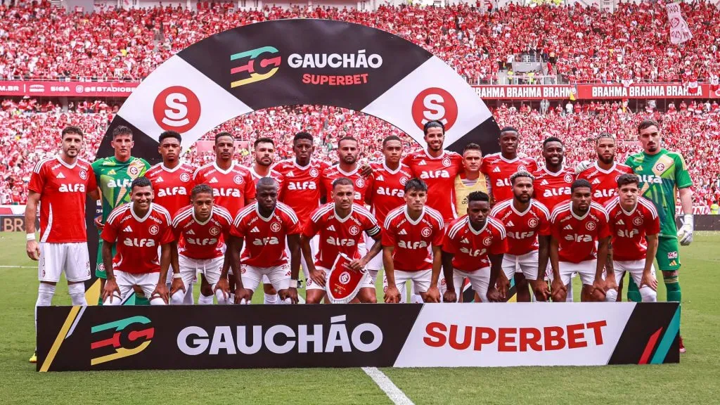 Elenco do Internacional antes da final do Campeonato Gaúcho – Foto: Maxi Franzoi/AGIF