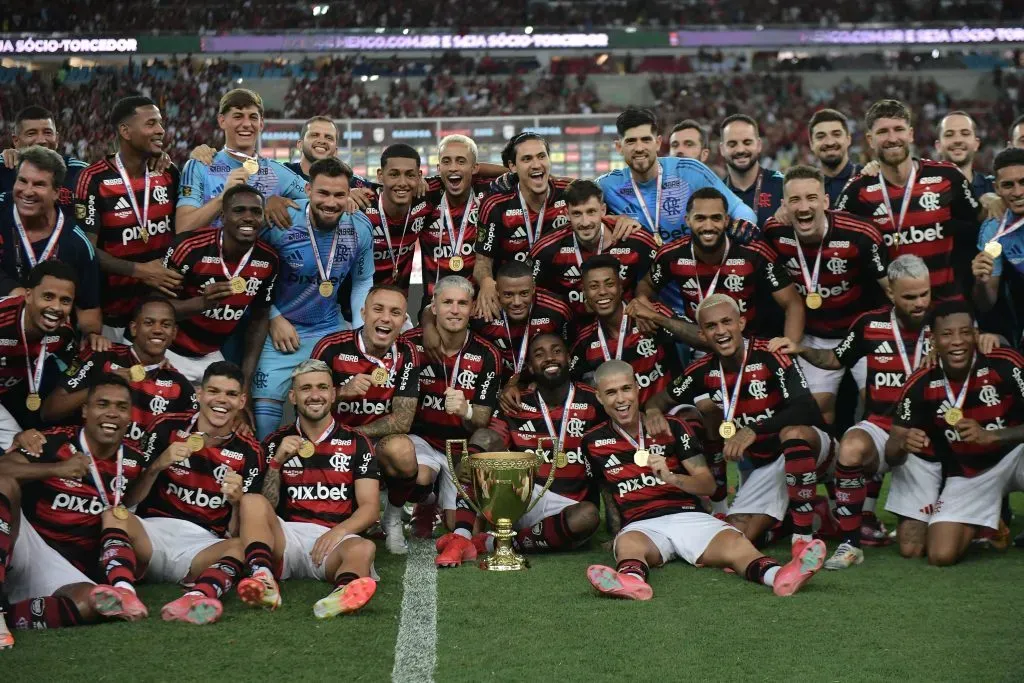 Jogadores do Flamengo comemoram título do estadual. Foto: Thiago Ribeiro/AGIF
