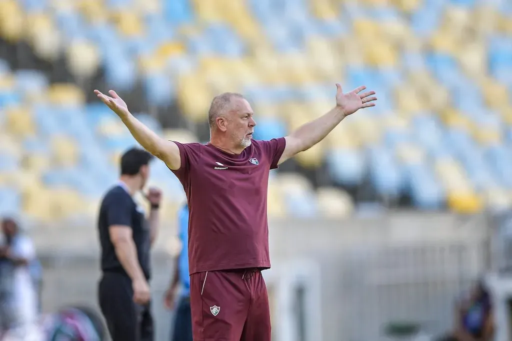RJ – RIO DE JANEIRO – 16/02/2025 – CARIOCA 2025, FLUMINENSE X NOVA IGUACU – Mano Menezes tecnico do Fluminense durante partida contra o Nova Iguacu no estadio Maracana pelo campeonato Carioca 2025. Foto: Thiago Ribeiro/AGIF