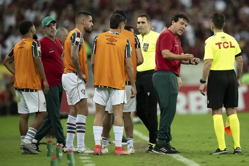 Fernando Diniz, tecnico do Fluminense durante partida contra o Flamengo no estadio Maracana pelo campeonato Brasileiro A 2024. Foto: Jorge Rodrigues/AGIF