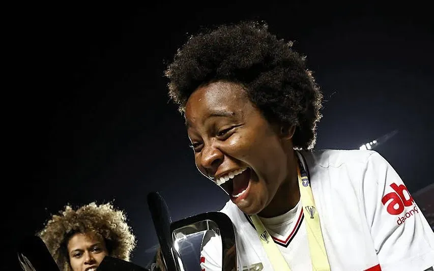 Robinha marcou o gol do título do São Paulo na Supercopa Feminina e comemorou com muita alegria junto das companheiras no Morumbis. Foto: Paulo Pinto / São Paulo FC