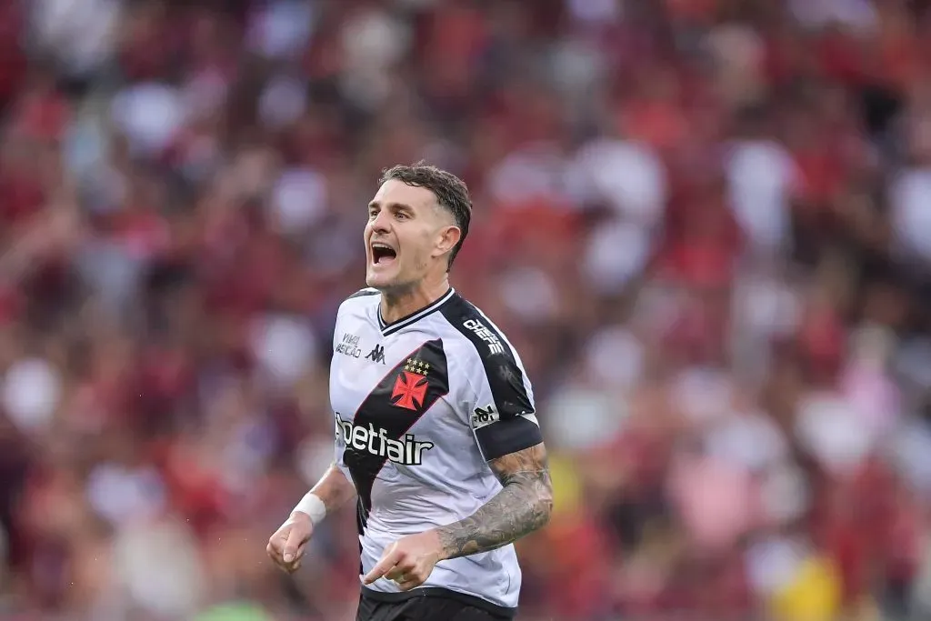 Vegetti destacou o trabalho de Pedrinho no Vasco – Foto: Thiago Ribeiro/AGIF