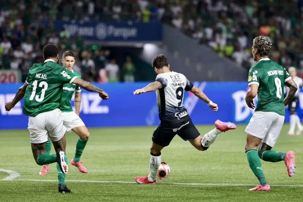 Momento em que Yuri marcou o gol diante do Palmeiras. Foto: Marcello Zambrana/AGIF