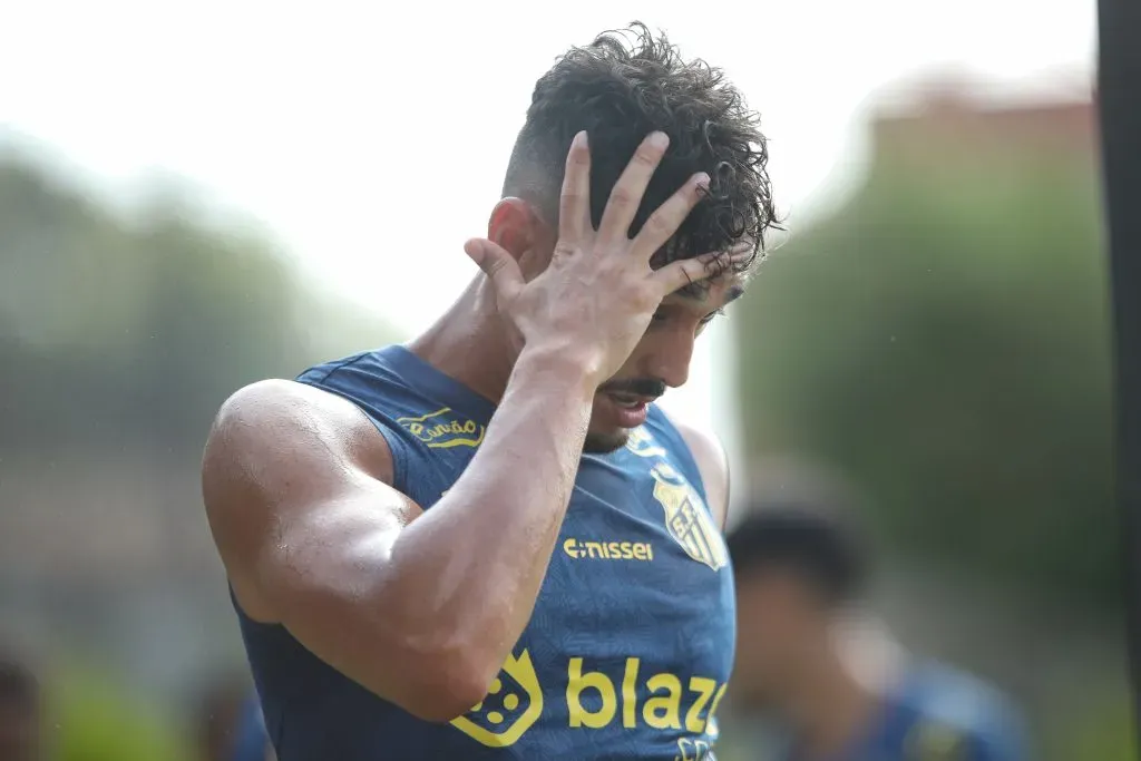 SP – SANTOS – 07/01/2025 – SANTOS, TREINO – Diego Pituca jogador do Santos durante treino no Centro de Treinamento CT Rei Pele, nesta terca feira (07). Foto: Reinaldo Campos/AGIF
