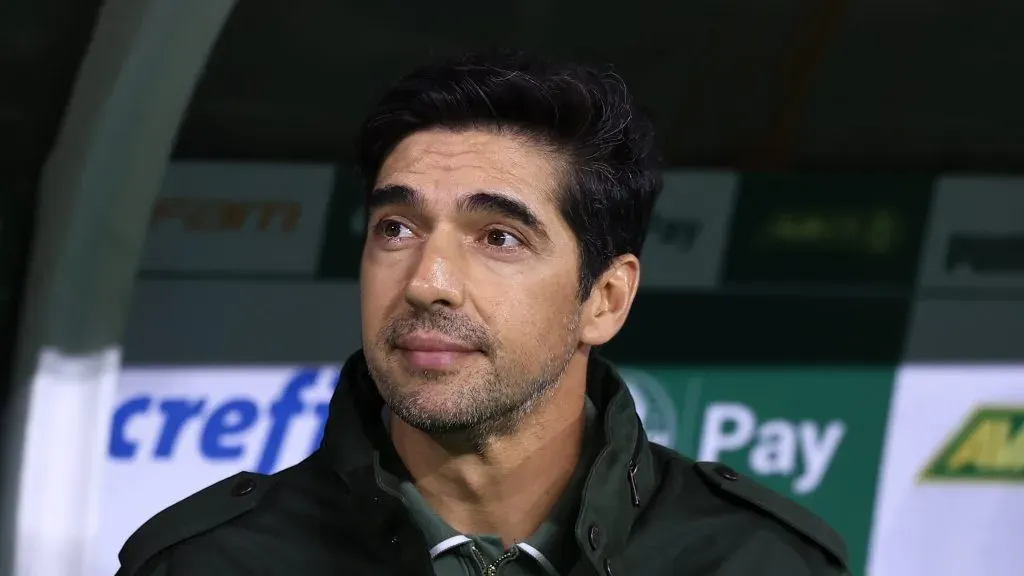 Abel Ferreira em jogo do Palmeiras. Foto: Marcello Zambrana/AGIF