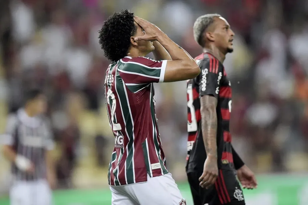 RJ – RIO DE JANEIRO – 12/03/2025 – CARIOCA 2025, FLUMINENSE X FLAMENGO – Gabriel Fuentes jogador do Fluminense lamenta durante partida contra o Flamengo no estadio Maracana pelo campeonato Carioca 2025. Foto: Alexandre Loureiro/AGIF