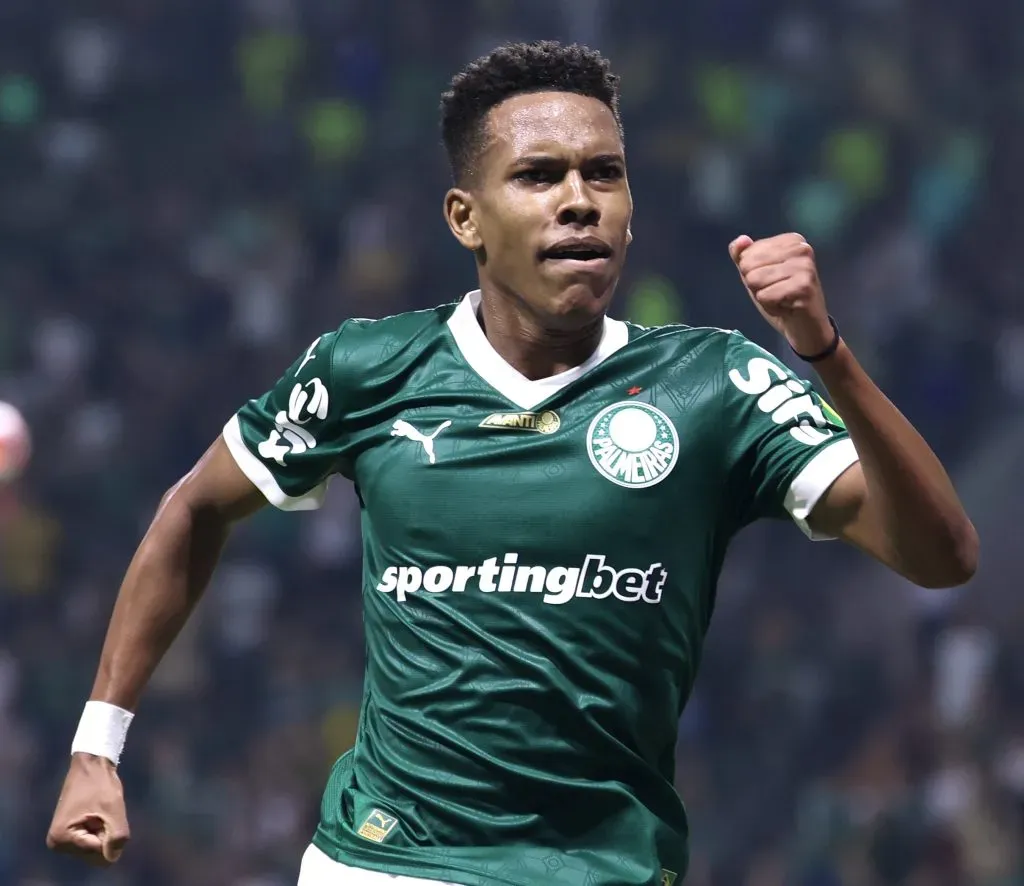 Estevao, jogador do Palmeiras, comemora seu gol durante partida contra o Botafogo-SP no estadio Arena Allianz Parque pelo campeonato Paulista 2025. Foto: Marcello Zambrana/AGIF