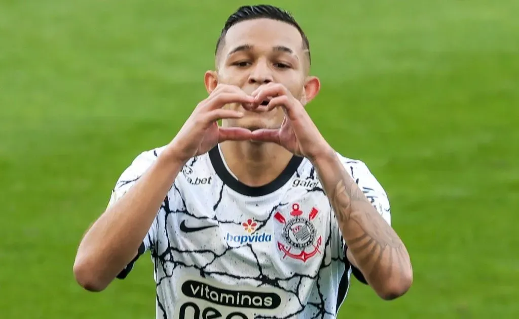 Adson virou titular no Corinthians – Foto: Marcello Zambrana/AGIF