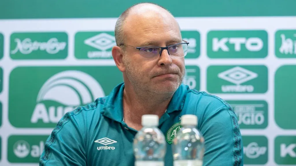 Alex Passos Presidente do Chapecoense durante coletiva de impensa após partida contra o Coritiba no estádio Arena Conda pelo campeonato Brasileiro B 2024. Foto: Liamara Polli/AGIF