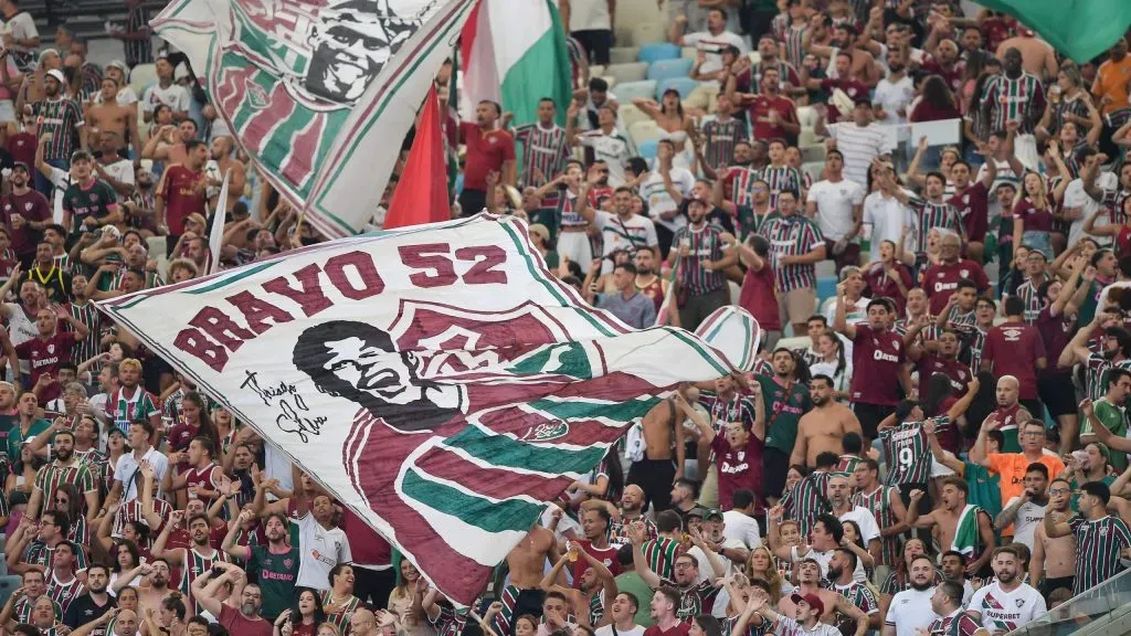 Torcida do Fluminense durante partida contra Flamengo no estádio Maracanã pelo campeonato Carioca 2025. Foto: Thiago Ribeiro/AGIF